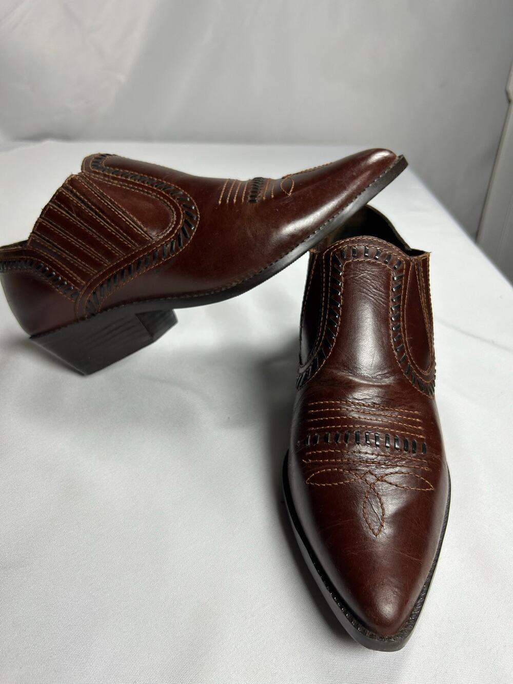 Venus genuine leather women’s brown 
Shoes Made in Brazil size 9 western